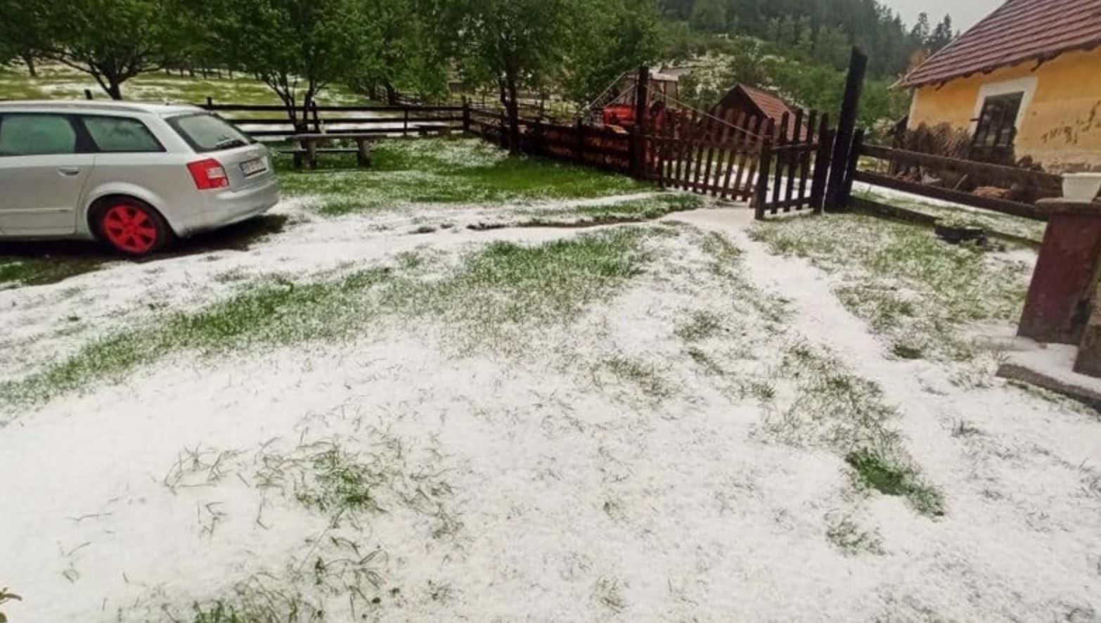 KAO SNIJEG USRED LJETA Jako nevrijeme pogodilo okolinu Bajine Bašte