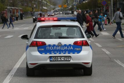 MALOLJETNIK ŠETAO SA 11 KAŠIKARA U RUKSAKU Dječaku bomba eksplodirala u ruci, teško povrijeđen