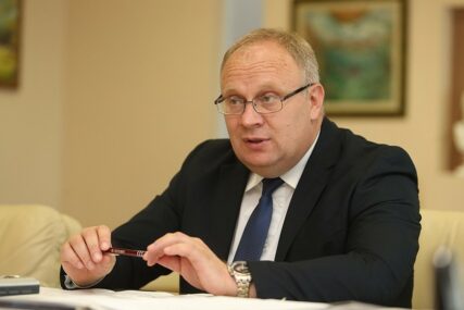 DJECA SE OPORAVLJAJU Ministar Bogdanić u posjeti štićenicima Doma "Rada Vranješević" koji su OBOLJELI OD MALIH BOGINJA
