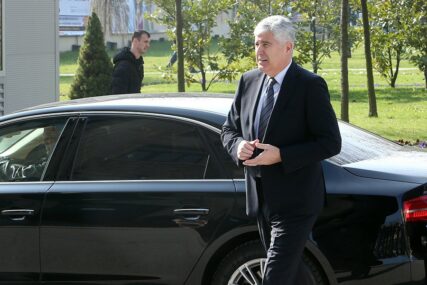 Čović: HNS će insistirati na pozicijama ministara finansija i inostranih poslova  
