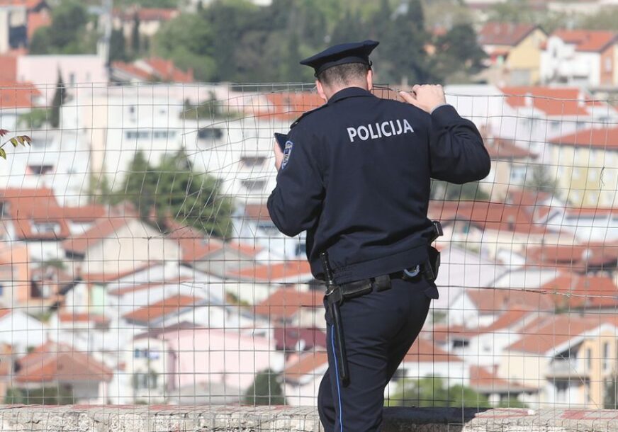 OBRAČUN U SRED DANA U centru Sarajeva izbila tuča, policajci intervenisali