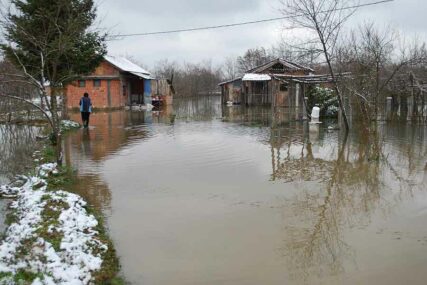 GRADIŠKA I DALJE NA NOGAMA Sava stagnira, ali strah ne popušta