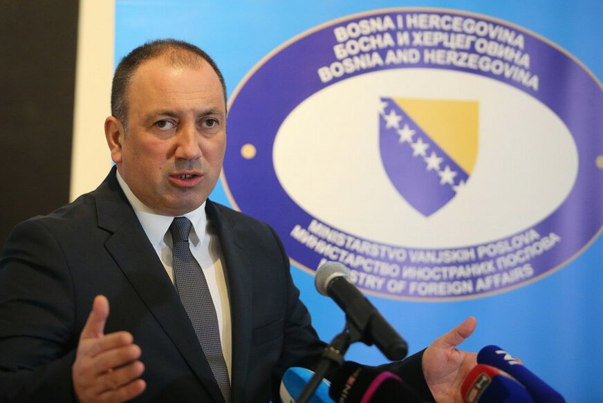STAV MINISTRA Crnadak: Vojska Kosova je jedna od NAJVEĆIH PRIJETNJI MIRU