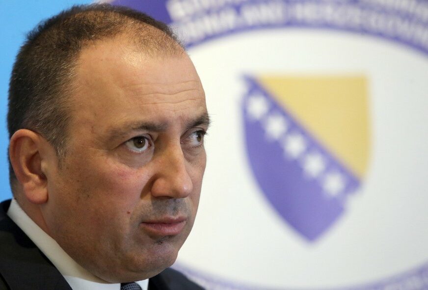 NAKON ŠTO JE FIBA UPOZORILA Crnadak potpisao odobrenje za izdavanje viza reprezentaciji Kosova