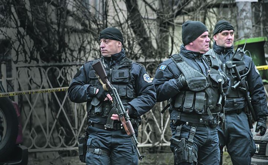ZAPLJENA MARIHUANE I AUTOMOBILA Kosovska policija sprovela akciju u Uroševcu