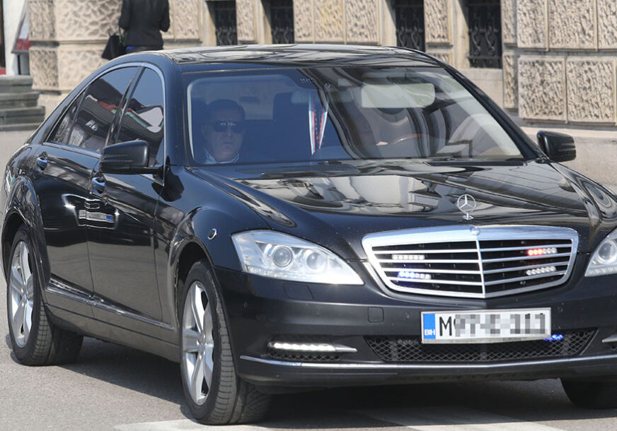 VOZNI PARK Za 10 godina Služba predsjednika Srpske kupila 24 automobila