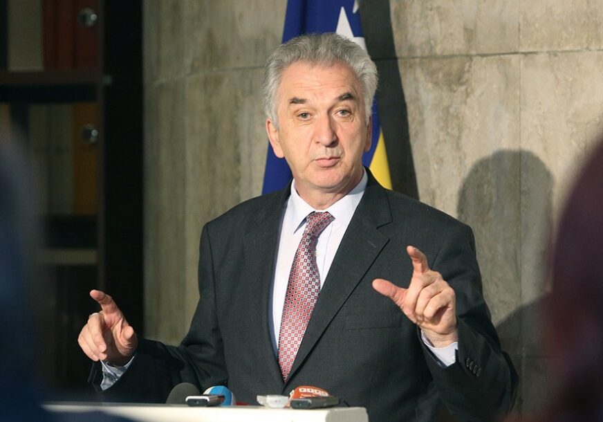 “DODIK ŽELI DA PODIJELI GORKU NATO PILULU” Šarović ističe da će teško SDS i SNSD zajedno u Savjet ministara BiH