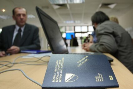 Zabranjeno tražiti fotografije pasoša navijača: Fudalski savez BiH kažnjen zbog kršenja Zakona o zaštiti ličnih podataka, ali ONI NISU JEDINI