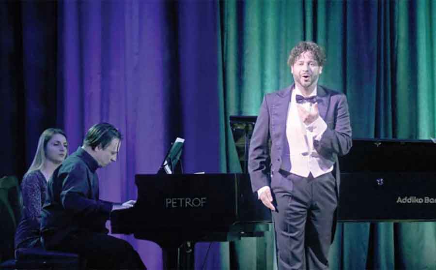 Publika aplauze miješala sa uzvicima „Bravo“: Slavni itlijanski tenor banjalučkoj publici poklonio RASKOŠ TALENTA