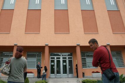 MALO IM 11,8 MILIONA KM ZA PLATE Sudu BiH dodatnih 105.000 KM za zapošljavanje četiri službenika