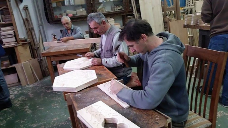 Umjetnički zanat koji prenosi S GENERACIJE NA GENERACIJU: Konjički drvorezbari njeguju tradiciju DUŽU OD VIJEKA