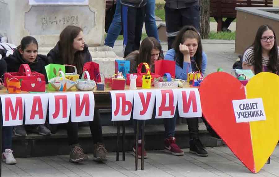 "Mali ljudi velikog srca": Đaci organizovali humanitarnu akciju u Mrkonjić Gradu