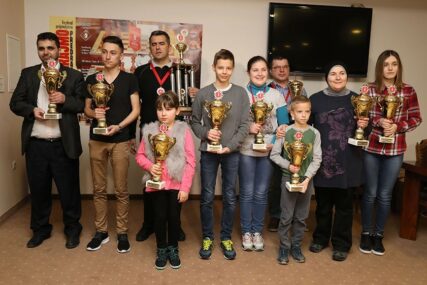 ŠAH SPAJA LJUDE Nedeljko Kljajić pobjednik Festivala prijateljstva “Matirajmo predrasude”