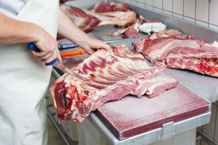 Na trpezama najčešće piletina i jagnjetina, sve manje jedemo svinjetinu i junetinu