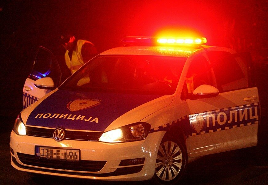 PIJAN UDARIO DVIJE DJEVOJKE Policajac privatnim vozilom izazvao saobraćajnu nesreću