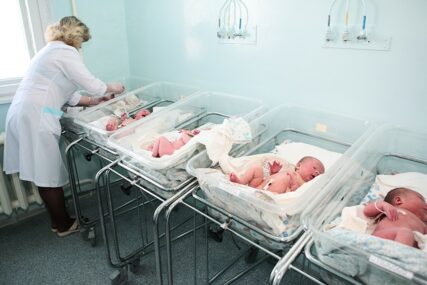 DEMOGRAFSKI SUNOVRAT U Srpskoj svake godine u prosjeku 200 beba manje