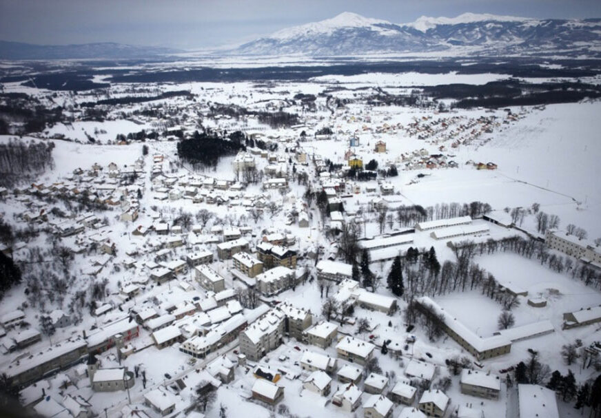 Drugi dan proljeća u Hercegovinu donio NOVI SNIJEG: U Nevesinju palo 15 centimetara bijelog pokrivača