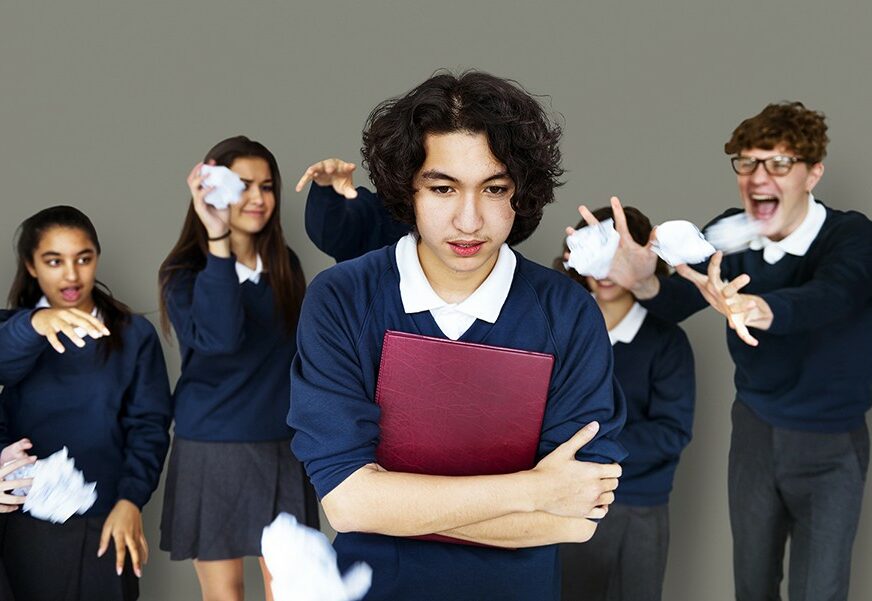 STATI U KRAJ VRŠNJAČKOM NASILJU Obavezan video-nadzor i telefoni za prijavu problema u školama Srpske