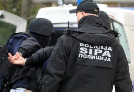 Detalji akcije u kojoj je uhapšen muškarac (47) koji je ILEGALNO UNIO MILION IPO EVRA U BiH: SIPA na saslušanje pozvala radnika mikrokreditne organizacije iz Lukavca