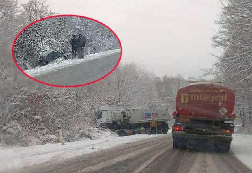 KLIZAVO Više automobila završilo u kanalu na putu Banjaluka - Prijedor