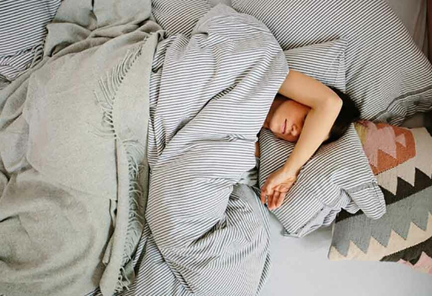BUDITE SE LIJEPI I ZDRAVI Zašto je dobro spavati na leđima?