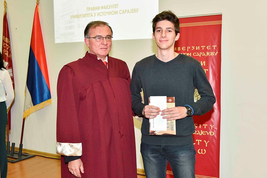 Budućnost mi je u Srpskoj: Student iz Čađavice niže sve DESETKE na Pravnom fakultetu