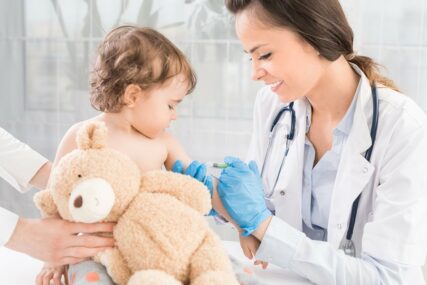 Roditelji u Srpskoj odbijaju da vakcinišu djecu: Protiv 35 očeva i majki podnesena prekršajna prijava