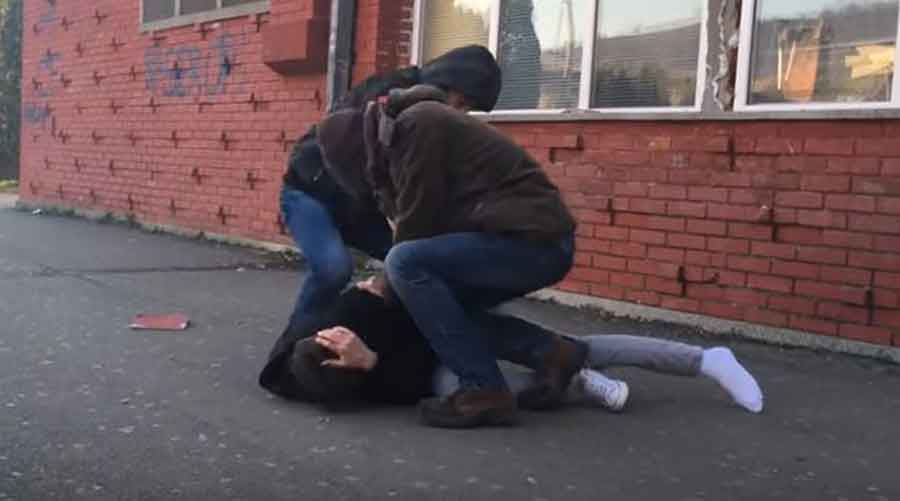 VRŠNJACI GA TUKLI NA AUTOBUSKOM STAJALIŠTU U Vukovaru napadnut učenik koji nastavu pohađa na srpskom jeziku