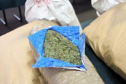TVRDI DA NE ZNA ODAKLE DROGA U NJEGOVOM KAMIONU Muškarac uhapšen sa 54 kilograma marihuane