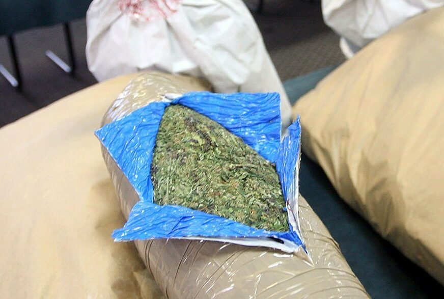 PUN AUTOMOBIL DROGE Uhapšen sa skoro 200 KILOGRAMA marihuane