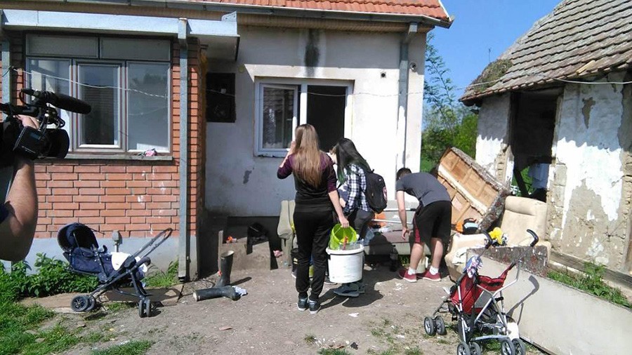 HUMAN GEST Volonteri očistili dvorište socijalno ugrožene porodice iz Bijeljine