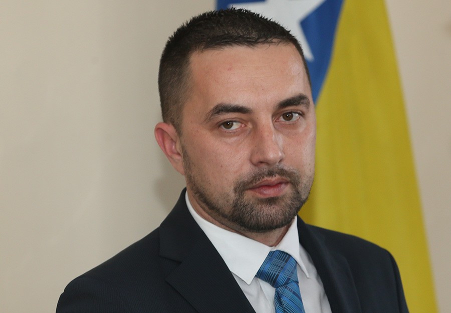 “POLJULJANO SAMOPOUZDANJE” Jerinić smatra da Izetbegovićeve izjave o naoružanju idu u svrhu postizbornih dogovora