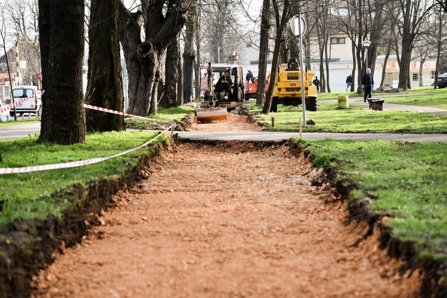 KO JE ZASLUŽAN - GRAD ILI GRAĐANI Počela izgradnja staze za trčanje u banjalučkom parku