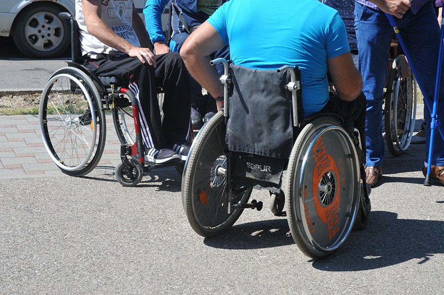 VJEROVALI ILI NE Federalno ministarstvo poklanja automobile invalidima