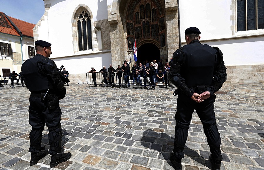 Dvije hiljade penzionisanih policajaca u Hrvatskoj biće aktivirani zbog MIGRANTSKE KRIZE