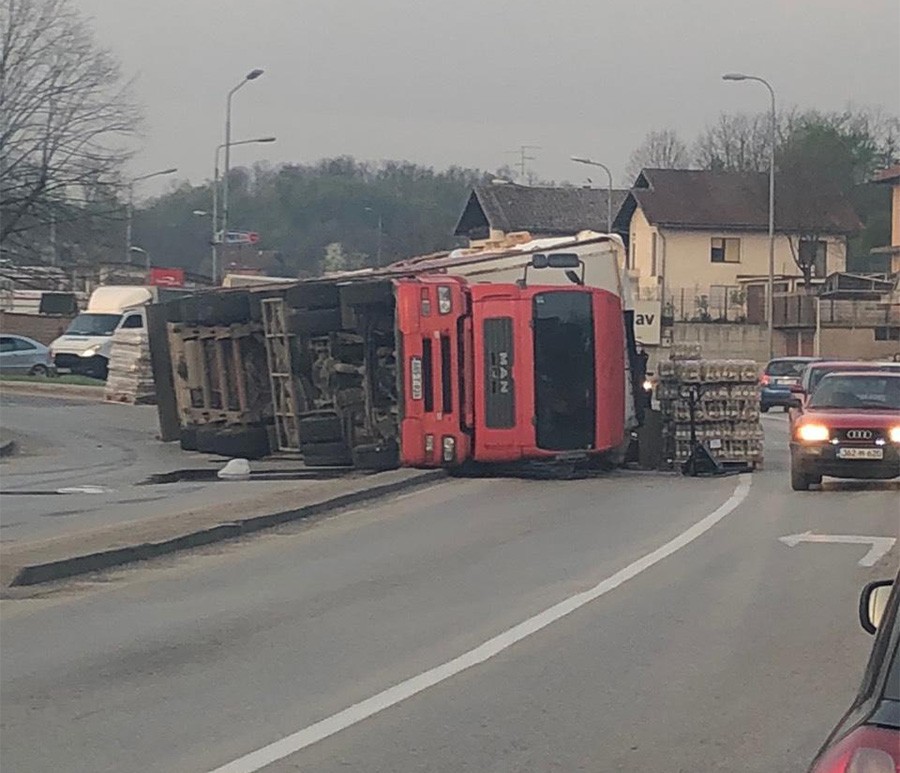 Prevrnuo se kamion u Klašnicama kod Banjaluke