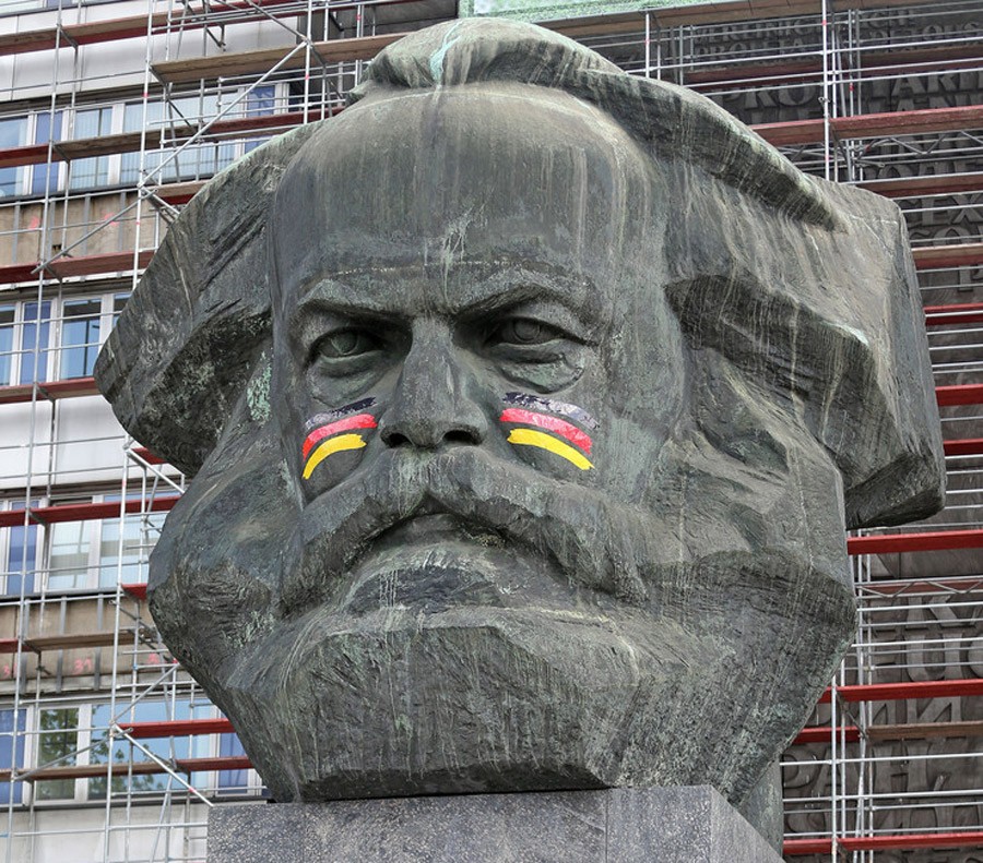 U ČAST KARLA MARKSA Osnivač komunizma dobio bronzanu skulpturu od tri tone