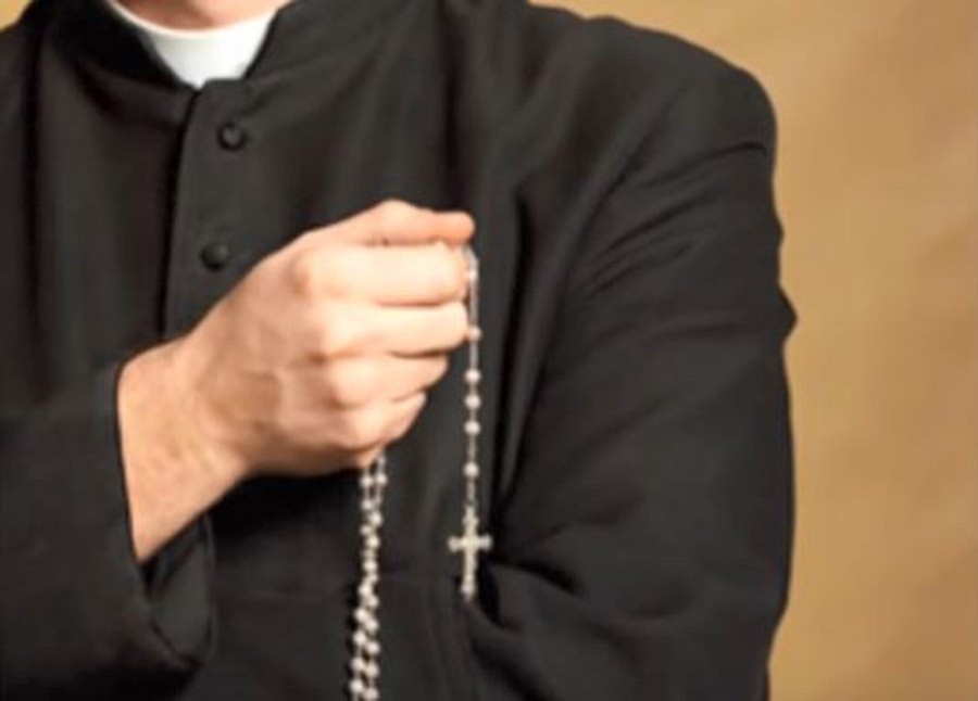 POMOZI BOŽE! Suspendovan sveštenik zbog SEKSUALNOG ZLOSTAVLJANJA djece
