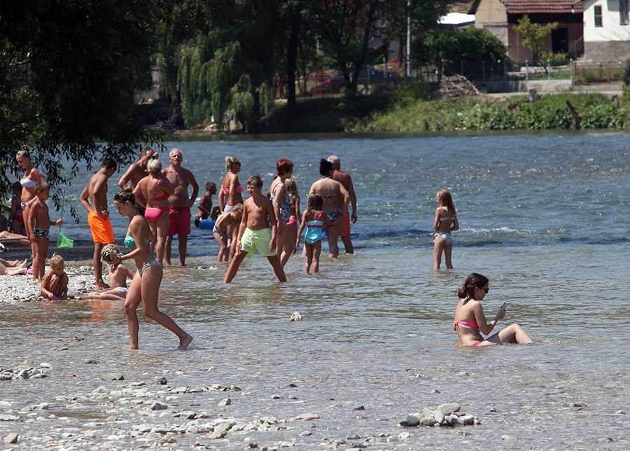 U VODU PRAZNOG STOMAKA I TRIJEZNE GLAVE Ljekari apeluju na građane da budu OPREZNI prilikom kupanja