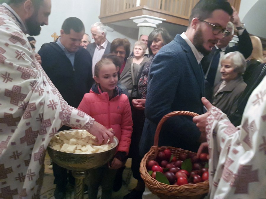 PRAZNIK LJUBAVI, MILOSRĐA i PRAŠTANJA U hramovima služene jutarnje liturgije (FOTO)