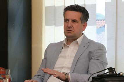 "Izetbegović obukao političku luđačku košulju i čvrsto je zakopčao" Vuković oštro o izjavama lidera SDA