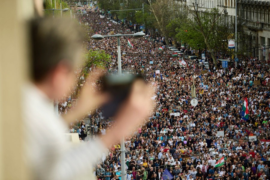Protesti PROTIV ORBANA u Budimpešti: Traži se novo brojanje glasova