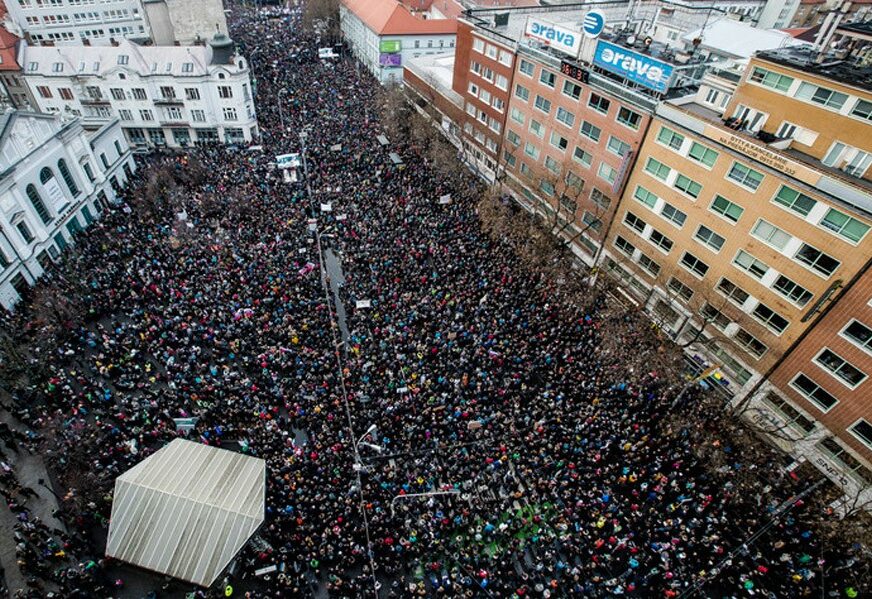 PROTESTI U SLOVAČKOJ Traži se istraga ubistva novinara Jana Kucijaka i njegove vjerenice