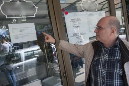 MNOGI SU PUSTILI SUZU Natpis na ovom restoranu brze hrane VRAĆA vjeru u ljudskost