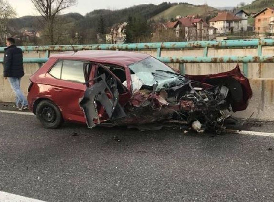 Srećan epilog: Automobil SMRSKAN, nema povrijeđenih