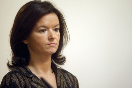 Fajonova kritikovala Janšu "Neodgovorno ponašanje može dovesti do novog rata"