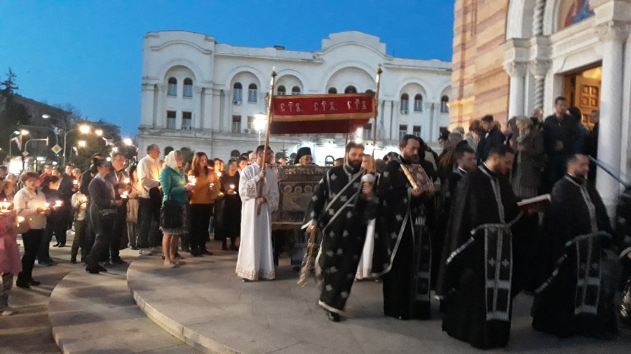 Služena večernja bogosluženja: Evo kako je bilo na Veliki petak širom Srpske