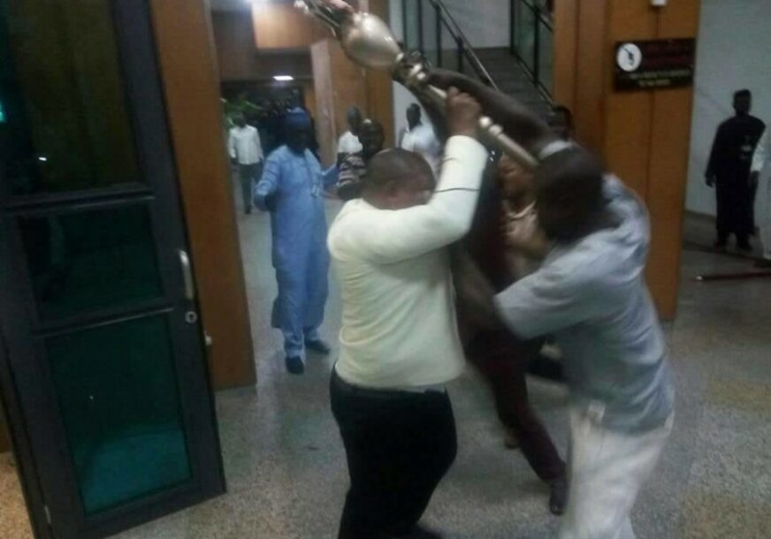 NEMA SKUPŠTINE BEZ BUZDOVANA Nigerijski parlament prekinuo sjednicu zbog KRAĐE ovog predmeta