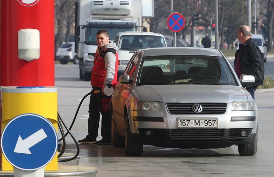 Naftni distributeri RS iznijeli TRI RAZLOGA zašto NE SPUŠTAJU CIJENE goriva