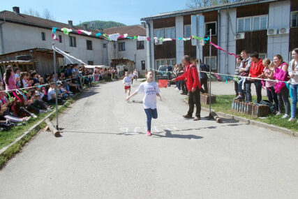 U uličnoj trci u Kotor Varošu učestvovalo 160 dječaka i djevojčica